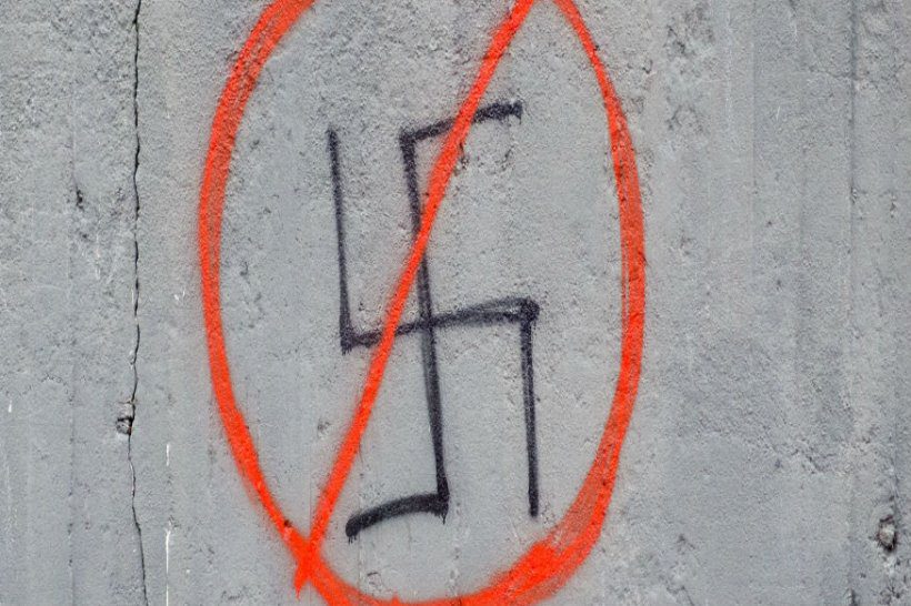 Swastika स्वास्तिक चिन्ह  जिसको जर्मनी मनहूस और शैतानी ख़ूनी श्रापित मान कर 2007 मे पूरे यूरोप में बैन करने की कोशिश की ।