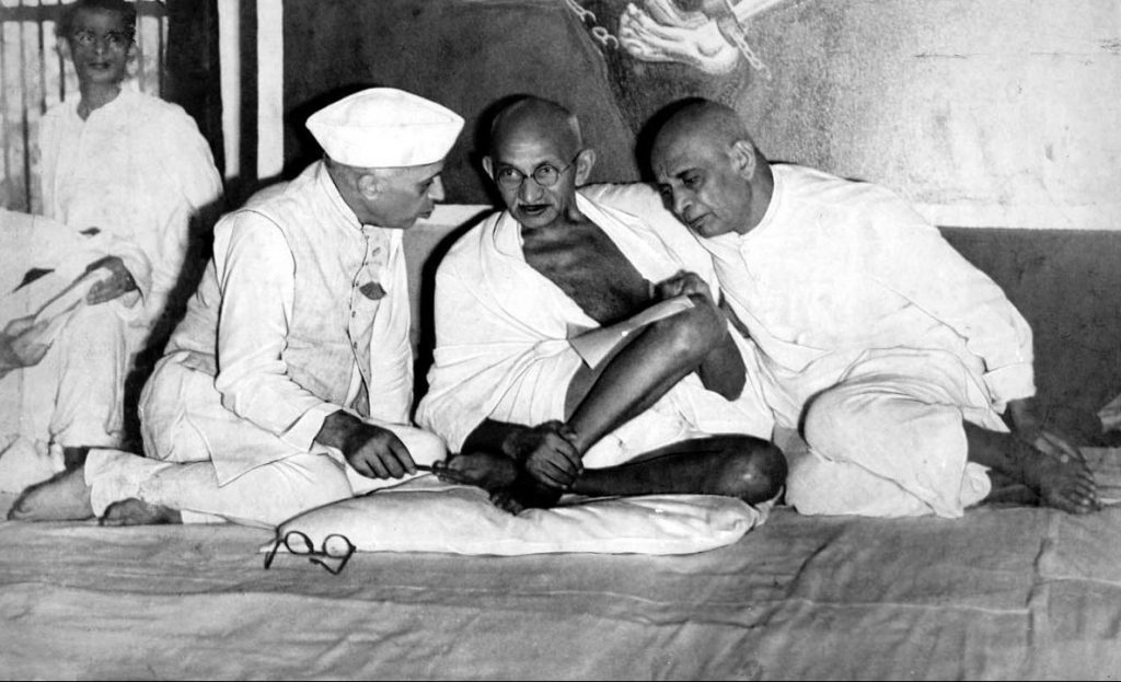 Nehru Gandhi and Patel AICC 1946 e1529931677496 आरएसएस संघ का खुनी इतिहास ! समय निकाल कर जरूर पढ़ें संघ का खूनी इतिहास
